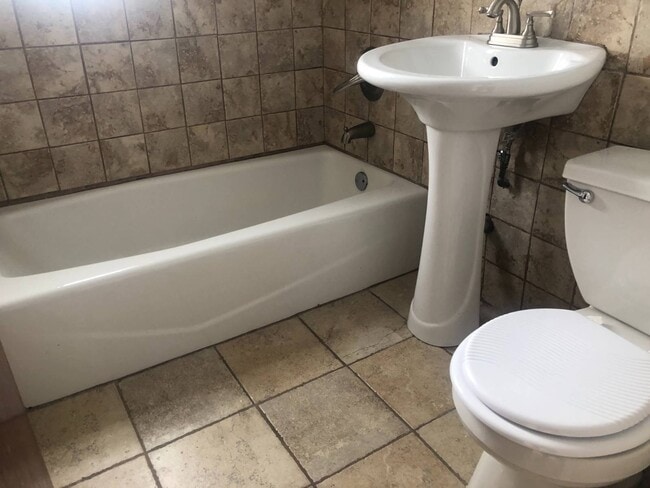 Building Photo - 124 Parrott Pl