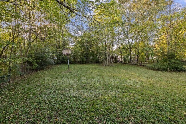 Building Photo - 932 5 Mile Rd