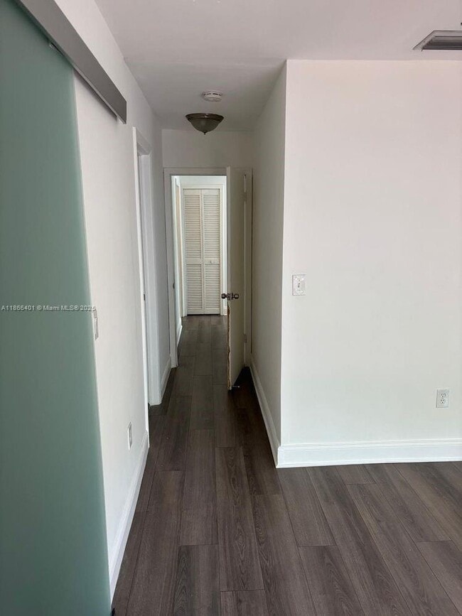 Building Photo - 3030 Bird Ave