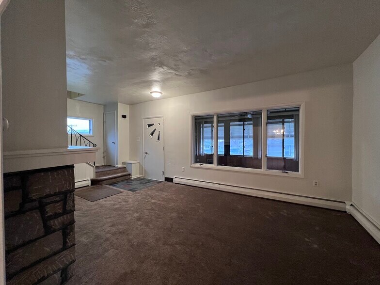 Building Photo - 304 Marie St