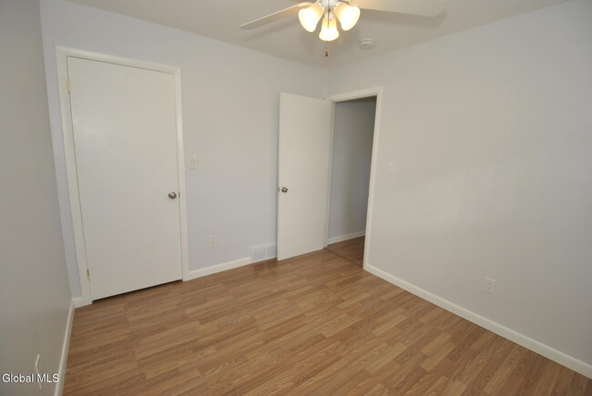 Building Photo - 33 B Ledgewood Dr