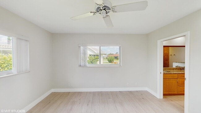 Building Photo - 221 Sudbury Dr