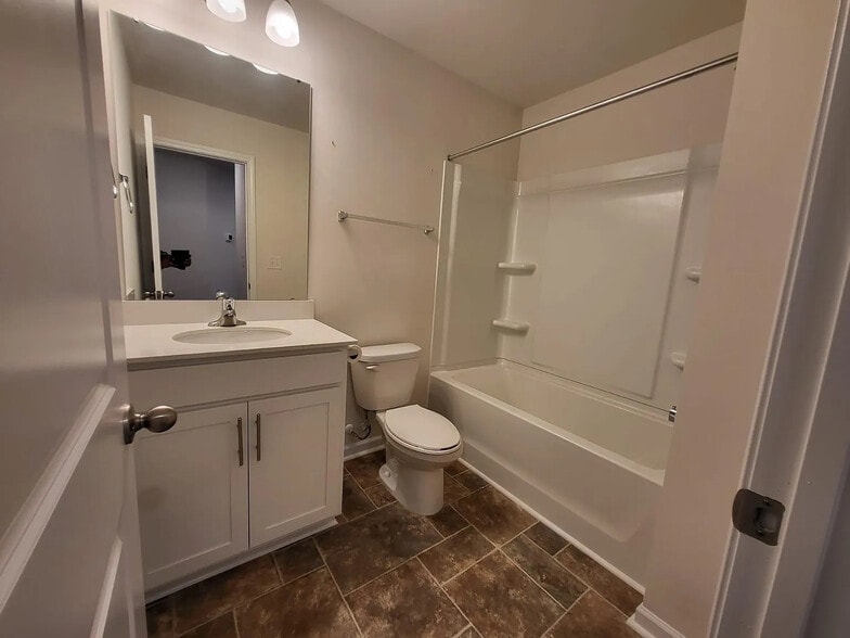 Building Photo - Room in Townhome on Guildford Hill Ln
