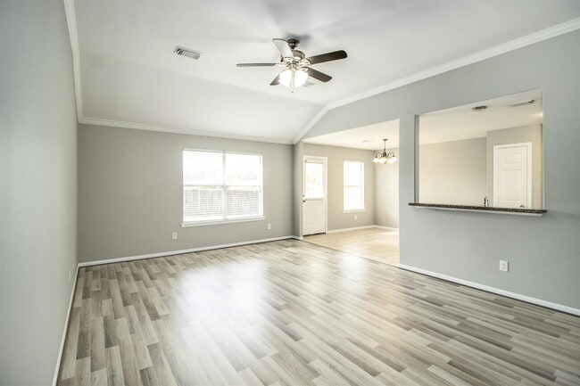 Building Photo - 406 Woodlake Dr