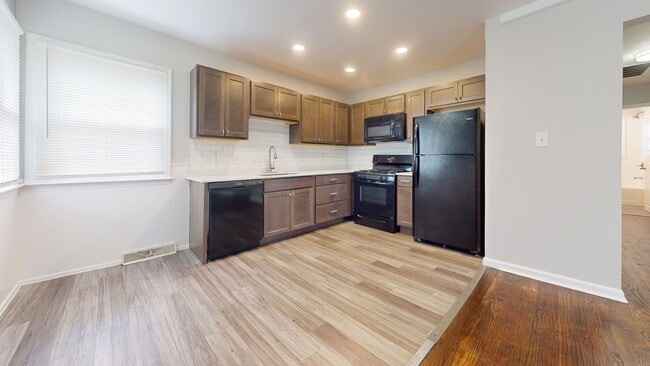 Building Photo - 2111 Otis Ave