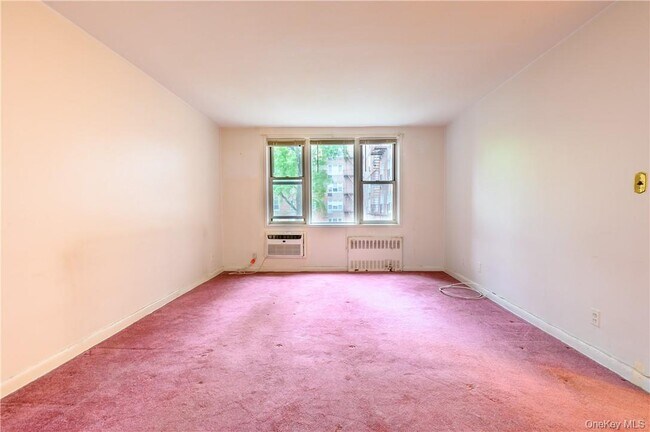 Building Photo - 3 Sadore Ln