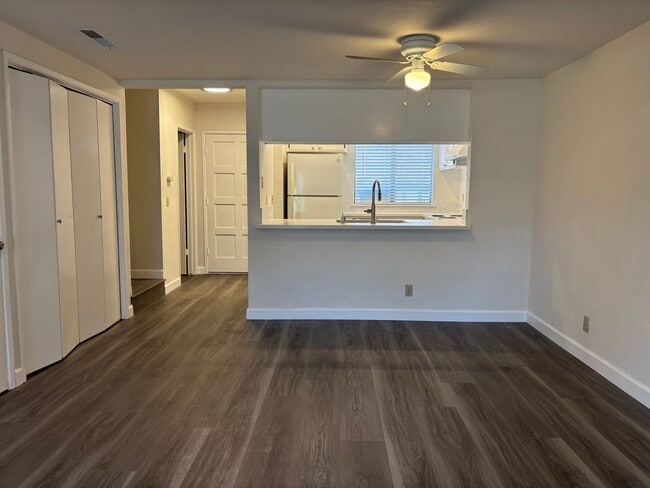 Building Photo - Completely remodeled and updated condo close to Fresno State and shopping. *Ask about the Move-in...