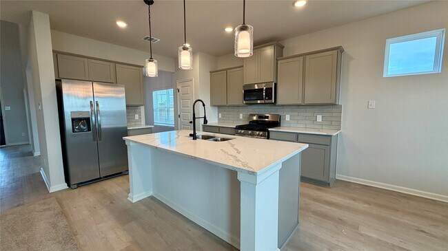 Building Photo - 3418 Lago Norence Dr