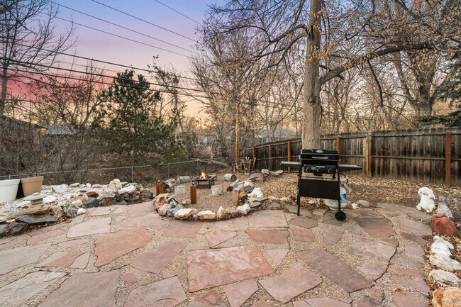 Building Photo - 6029 Iris Way