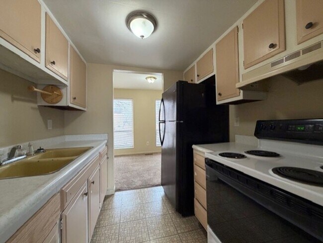 Building Photo - 6881-6887 Emerald Ave