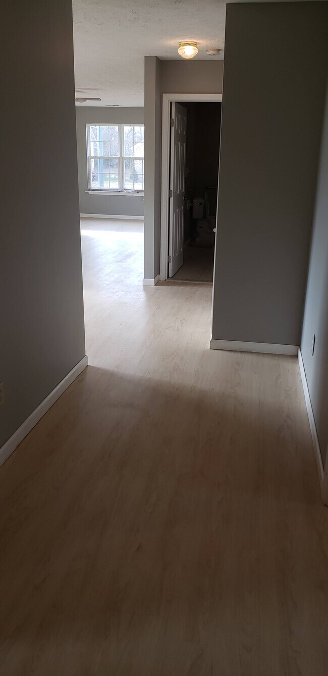 Building Photo - 220 Phillips St