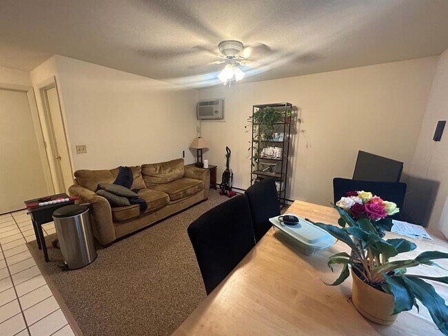 Building Photo - 134 E Johnson St