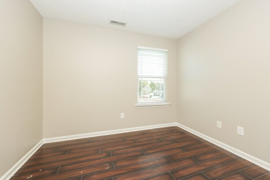 Building Photo - 2805 Painted Pony Dr