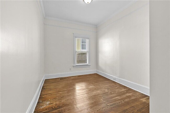 Building Photo - 470 Kelly St SE