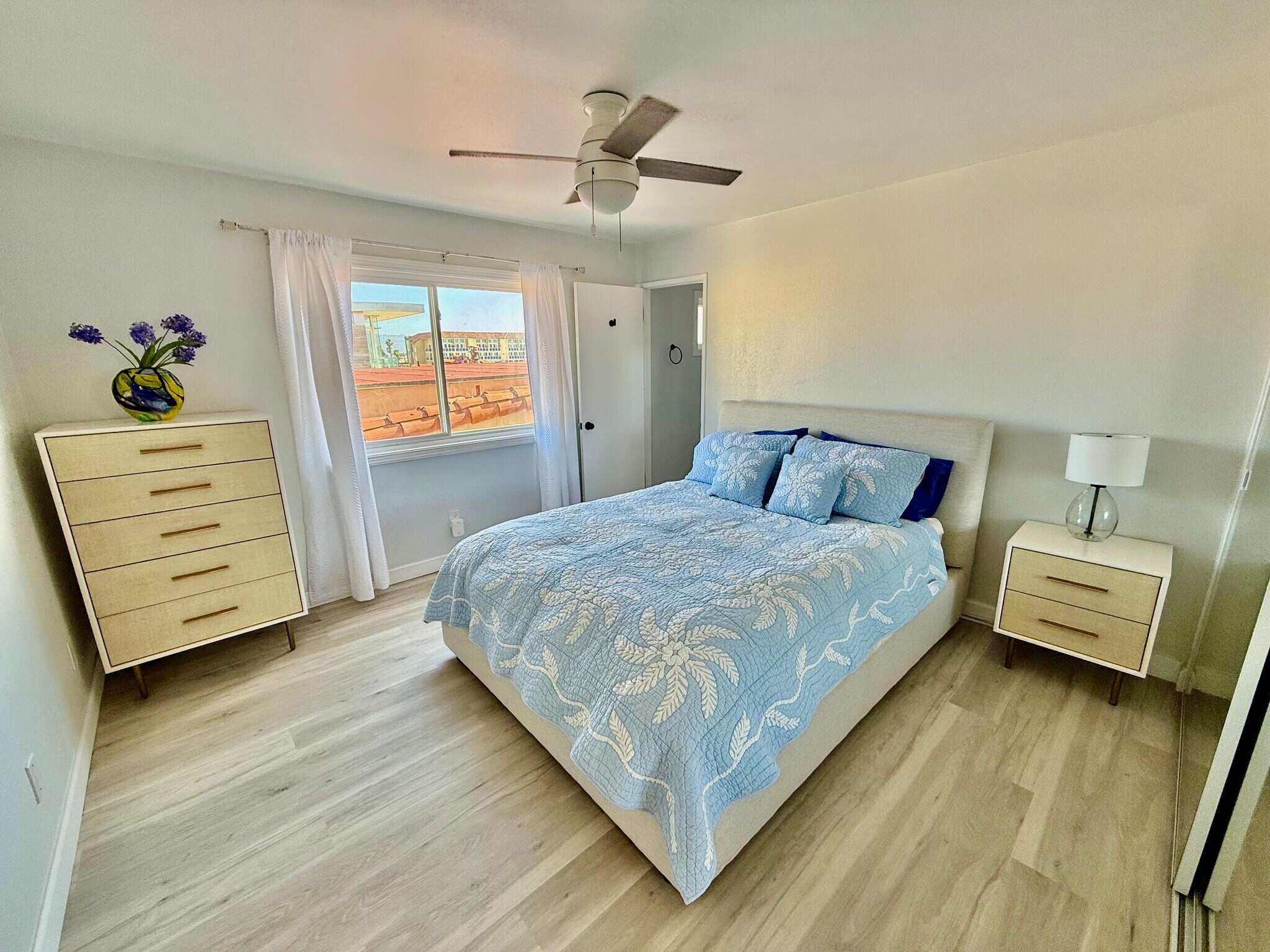 Bedroom 1 - 72 The Strand