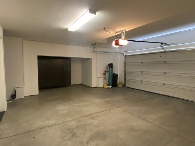 Building Photo - Dublin Hyde Park Modern Living Single Level Condo 4 Bed / 2 Bath, Amenities, Close to 580