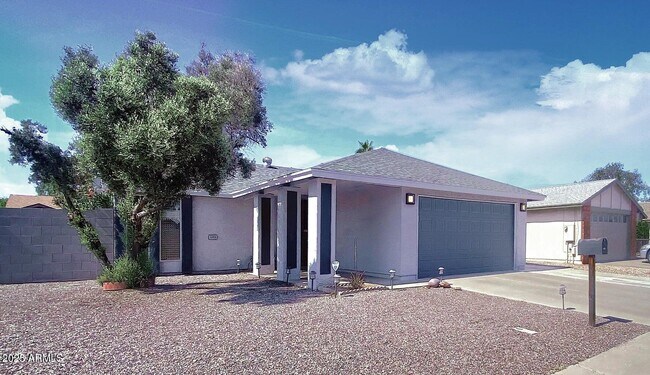 Building Photo - 1203 W Mariposa St