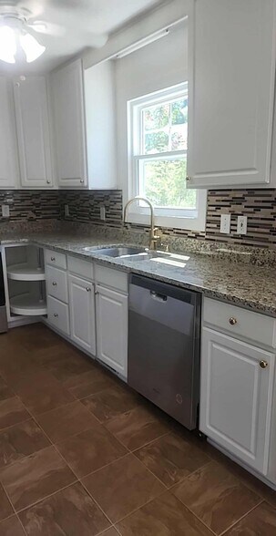 Whirlpool Dishwasher - 837 Shackleton Rd
