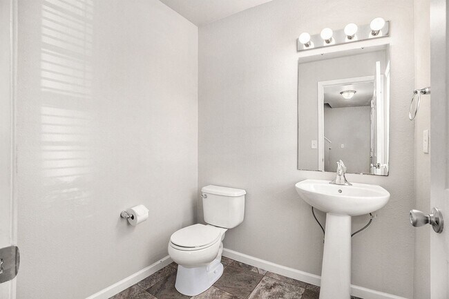 Building Photo - Outstanding 4 Bedroom Home with Great Schools!
