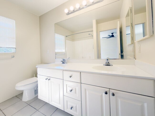 Building Photo - 91-1031 Kaimalie St #4K5