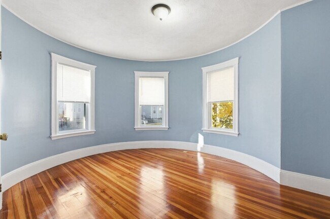 Building Photo - 20 Leslie St