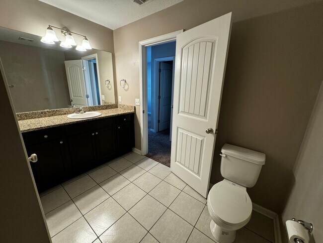 Building Photo - Highly Desirable Richmond Hill Townhome with 3 Bedroooms