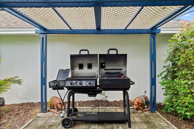 Building Photo - 4 Susan Pl