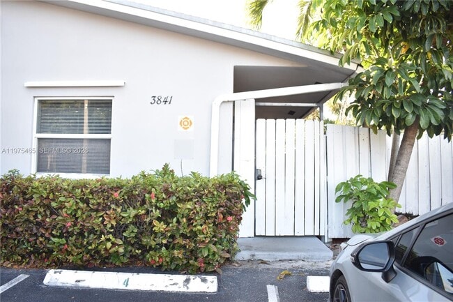 Building Photo - 3841 NE 3rd Ave