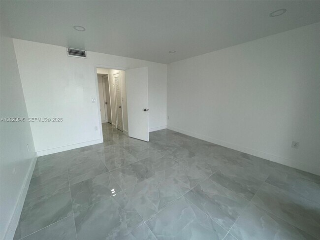 Building Photo - 1351 NE Miami Gardens Dr