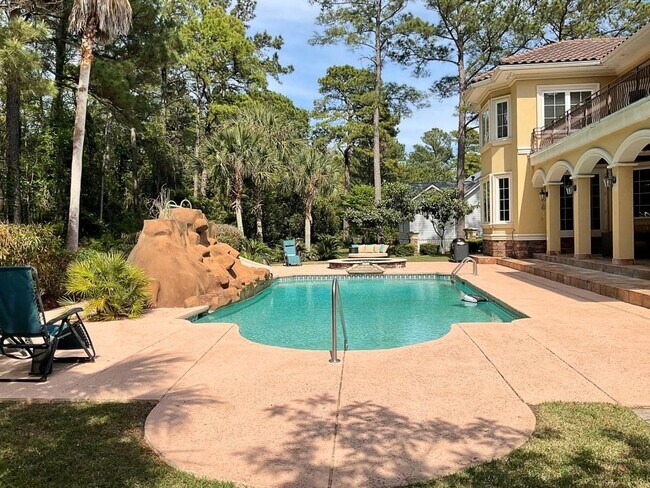 Building Photo - 664 Oxbow Dr