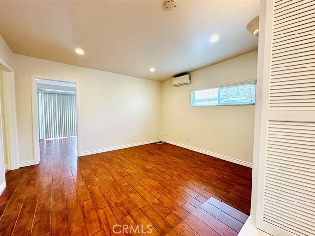 Building Photo - 400 E Fernfield Dr