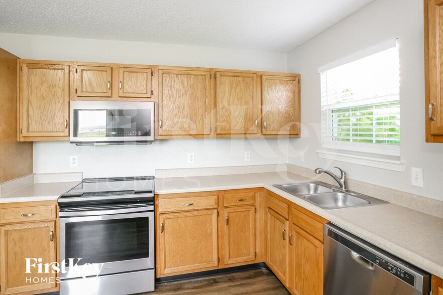 Building Photo - 1902 Cold Spring Dr