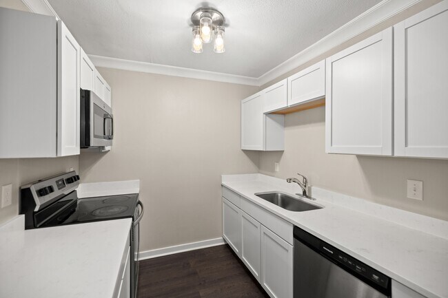 Building Photo - 200 Spencer Dr