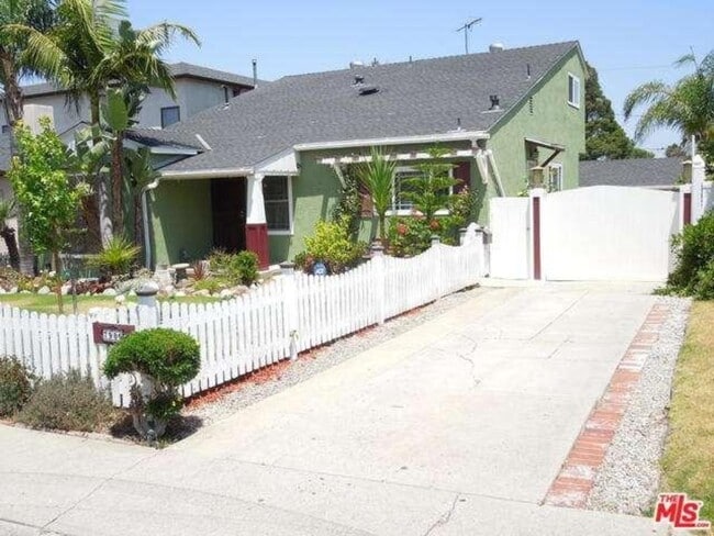 Building Photo - LA7906 (RUBS - Manual)