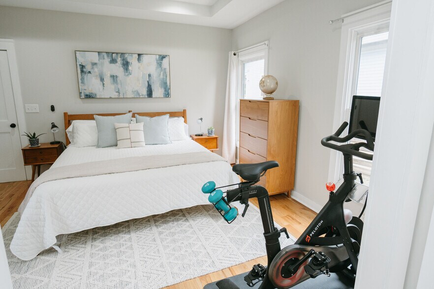 Building Photo - 733 Bonnie Brae Ave SW