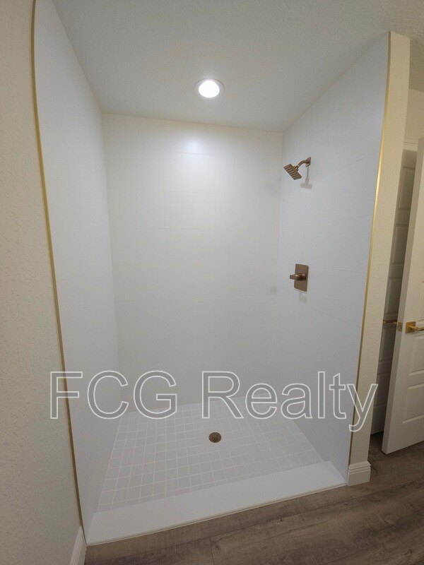 Building Photo - 9547 N Sandree Dr