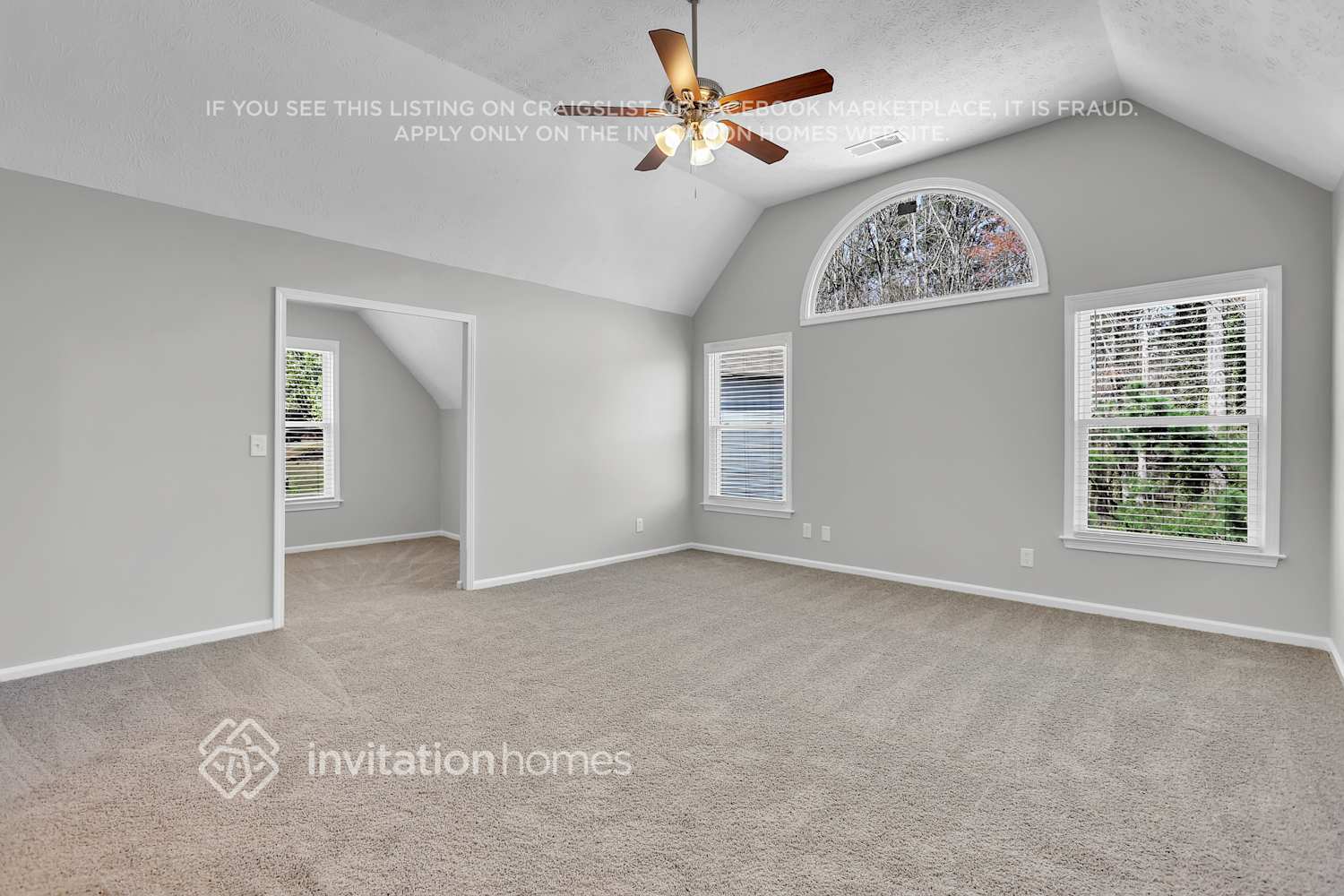 Building Photo - 1810 Collines Ave