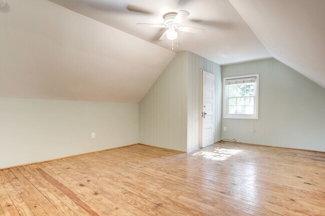 Building Photo - Updated 4 BD, 3.5 BA Stately Colonial on Kalmia RD in NW DC!!