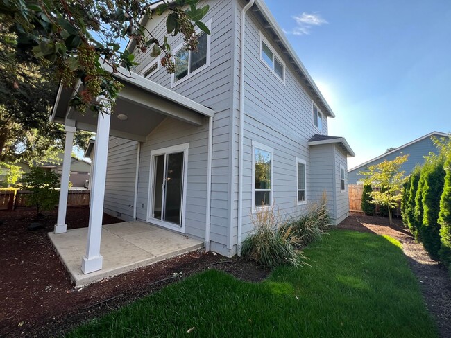 Building Photo - Gorgeous SW Medford - newer construction |...