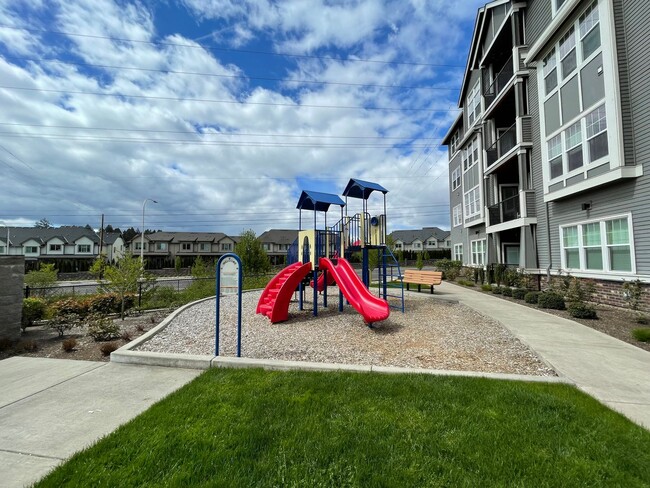 Building Photo - Bright 2Bd 2Ba Beaverton Condo!! By Nike, ...