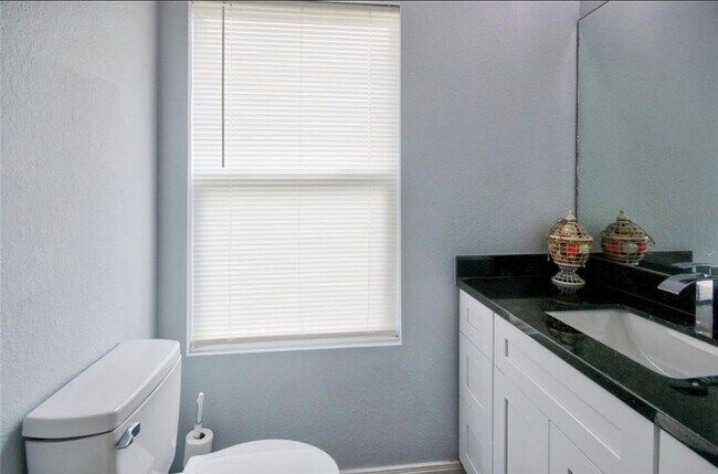 Building Photo - 3510 Oleander Ave