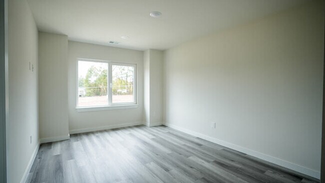 Building Photo - Brand-New Luxury 3BR Townhomes – First Mon...