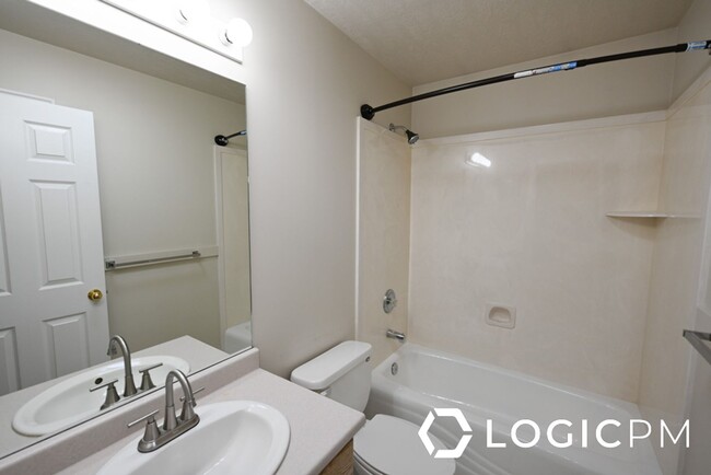 Building Photo - 4616 S Zenia Mdws Ct
