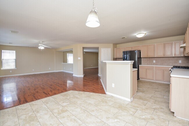 Building Photo - 15426 Lynford Crest Dr