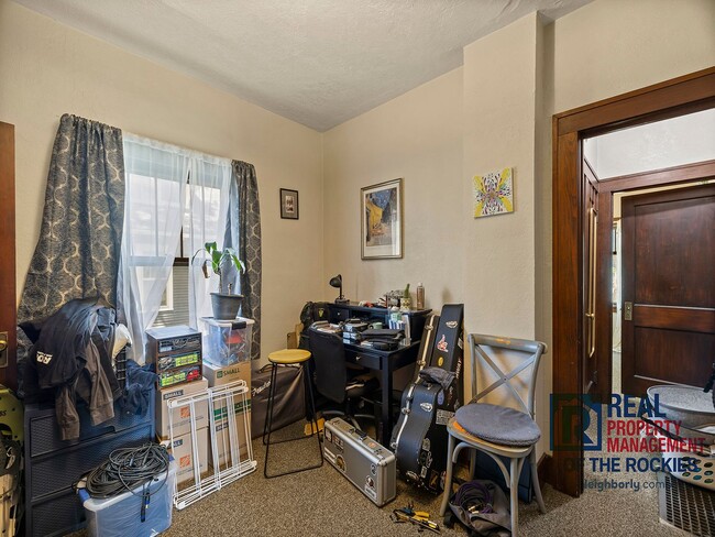 Building Photo - Charming 2 Bed 1 Bath House in Old Town!