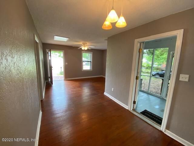 Building Photo - 4565 Royal Ave