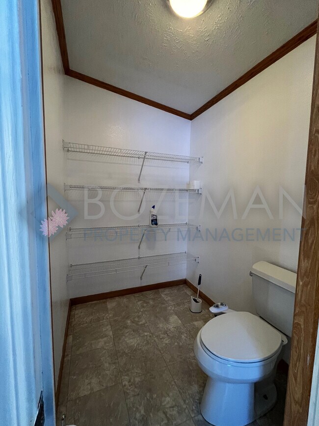 Building Photo - 6800 Bridger Canyon Dr