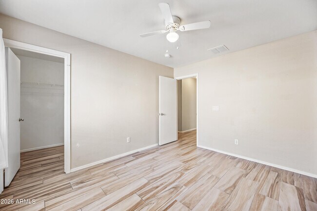 Building Photo - 11579 W Oglesby Ave