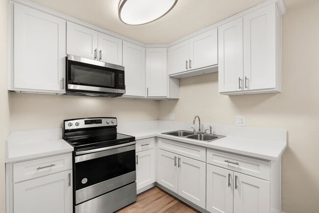 Building Photo - Briarwood Apartments - Riverside, CA