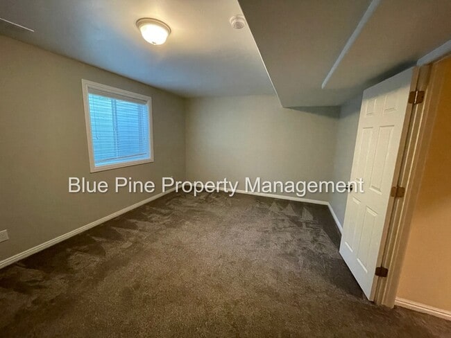 Building Photo - 2409 Brandon Dr